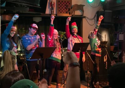 Polyvox est un groupe a capella trifluvien composé de cinq interprètes passionés originaires de la Mauricie ! Leur répertoire diversifié et personnalisé saura vous charmer ! Les arrangements de Polyvox reprennent vos airs préférés tout en leur donnant la petite touche de magie personnelle propre à ses interprètes. Drôles, joyeux et charismatiques, ces cinq chanteur·euses sauront vous faire sourire et vous donner envie de chanter avec eux.